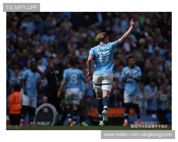 德布劳内外脚背传中直指门前，曼城群殴式攻势来临